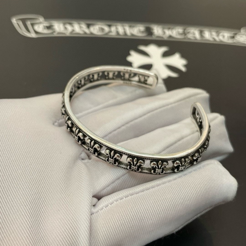 Ch*0me He**ts bracelets